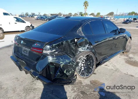 2026 BMW M5 z USA, uszkodzony, nr VIN WBS83FK06TCW13620